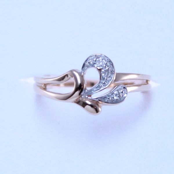 Кольцо из красного золота с бриллиантами